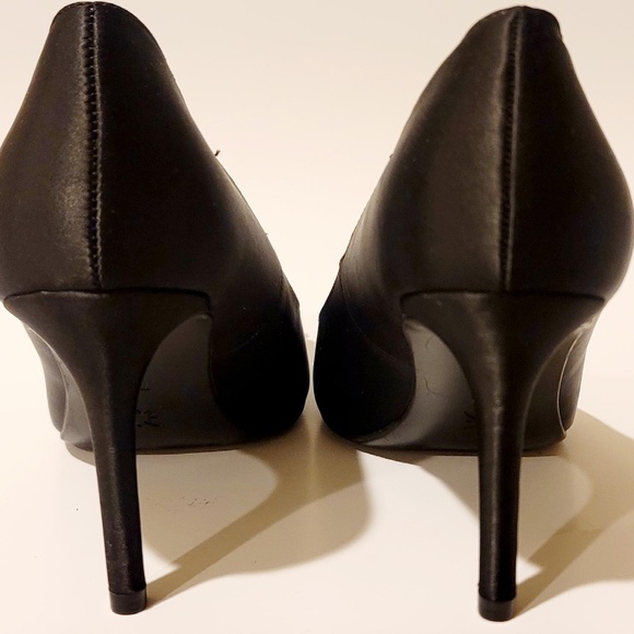 BCBGeneration Atelia Crystal Broach Satin Pumps Size 7.5W - Picture 2 of 5